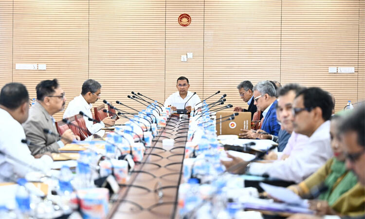 PM chairs ECNEC meeting at Secretariat 
